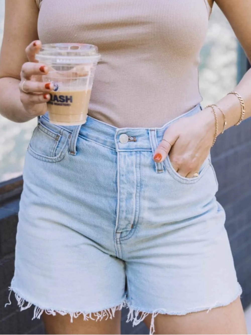 Madewell size 28 the mom jean shorts Light Blue High-Rise Frayed button fly